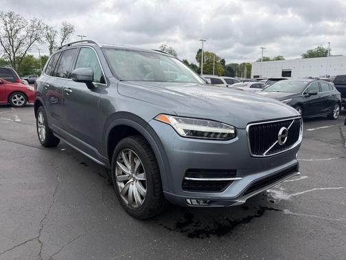 Gray Metallic 2019 Volvo XC90 T6 Momentum