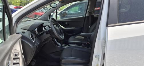 Summit White 2022 Chevrolet Trax LT