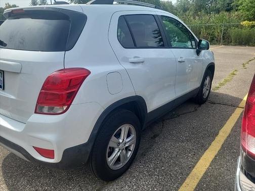Summit White 2022 Chevrolet Trax LT