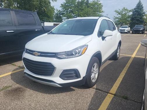 Summit White 2022 Chevrolet Trax LT