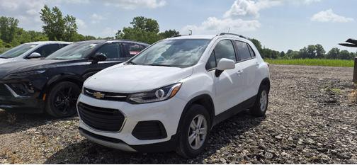 Summit White 2022 Chevrolet Trax LT
