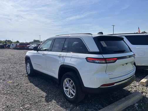 2023 Jeep Grand Cherokee Laredo