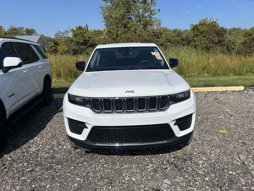 2023 Jeep Grand Cherokee Laredo