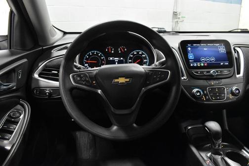Summit White 2023 Chevrolet Malibu FWD 1LT