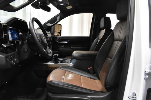 Iridescent Pearl Tricoat 2023 Chevrolet Silverado 1500 High Country