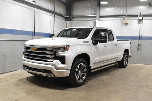 Iridescent Pearl Tricoat 2023 Chevrolet Silverado 1500 High Country