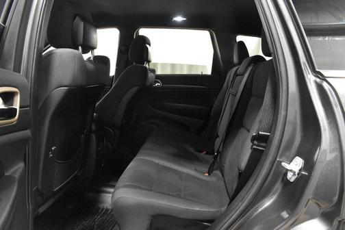 Granite Crystal Metallic Clearcoat 2015 Jeep Grand Cherokee Laredo