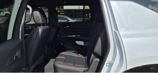 Polar White Tricoat 2026 Chevrolet Traverse RS