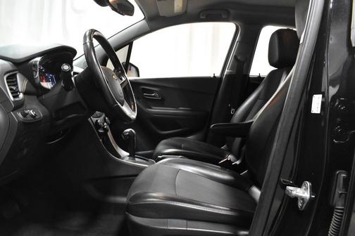 Mosaic Black Metallic 2019 Chevrolet Trax LT