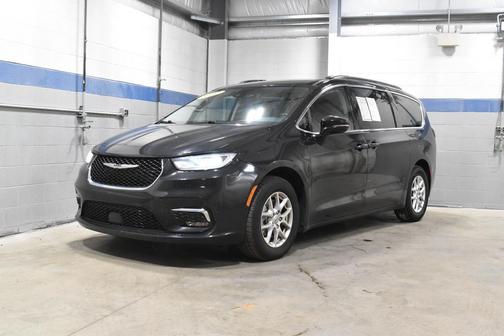 Brilliant Black Crystal Pearlcoat 2022 Chrysler Pacifica Touring L