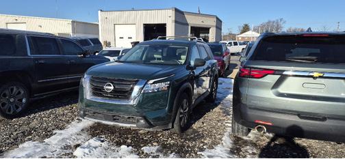 2022 Nissan Pathfinder SL 4WD
