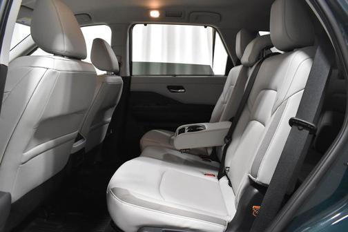 2022 Nissan Pathfinder SL 4WD