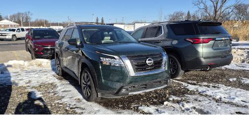 2022 Nissan Pathfinder SL 4WD