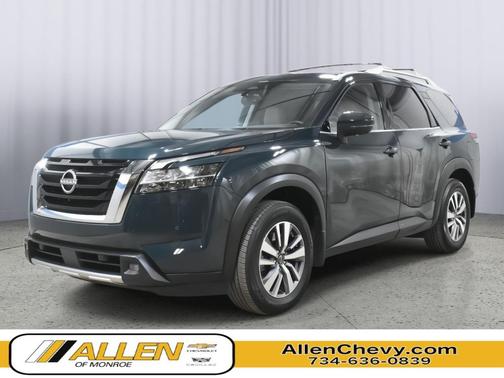 2022 Nissan Pathfinder SL 4WD