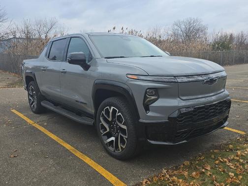 2025 Chevrolet Silverado EV RST