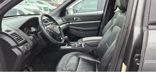 Magnetic Metallic 2018 Ford Explorer XLT