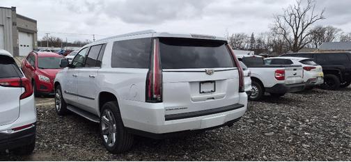 Crystal White Tricoat 2020 Cadillac Escalade ESV Luxury