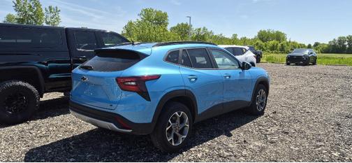 Marina Blue Metallic 2025 Chevrolet Trax LT