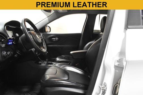 Bright White 2022 Jeep Cherokee Trailhawk