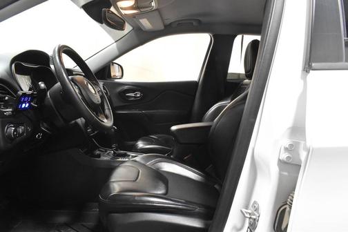 Bright White 2022 Jeep Cherokee Trailhawk