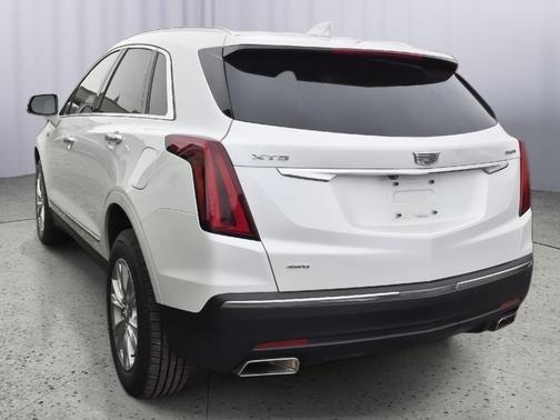 Crystal White Tricoat 2023 Cadillac XT5 Luxury