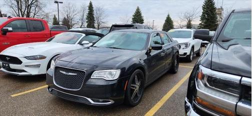 2017 Chrysler 300 Limited