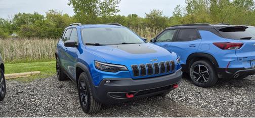 Hydro Blue Pearlcoat 2020 Jeep Cherokee Trailhawk
