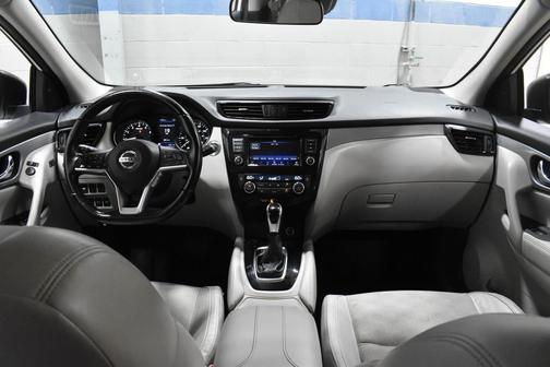 Pearl White Tricoat 2020 Nissan Rogue Sport SV