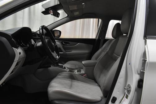 Pearl White Tricoat 2020 Nissan Rogue Sport SV
