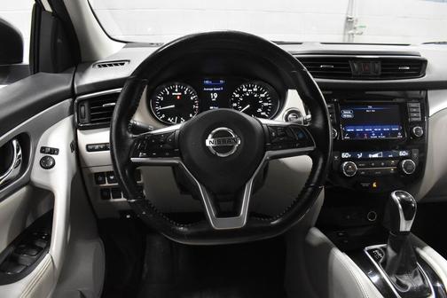 Pearl White Tricoat 2020 Nissan Rogue Sport SV