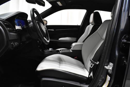 2018 Chrysler 300 S