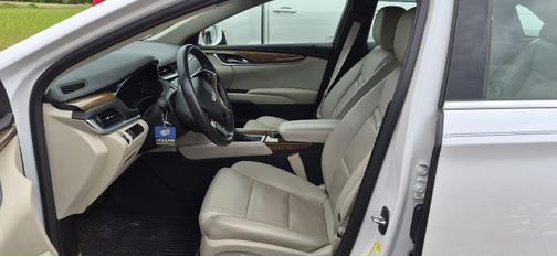Crystal White Tricoat 2019 Cadillac XTS Luxury