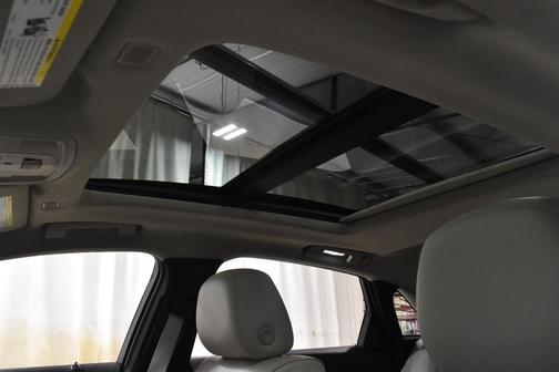 Crystal White Tricoat 2019 Cadillac XTS Luxury