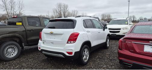 Summit White 2022 Chevrolet Trax LT