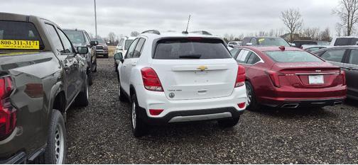 Summit White 2022 Chevrolet Trax LT