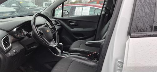 Summit White 2022 Chevrolet Trax LT