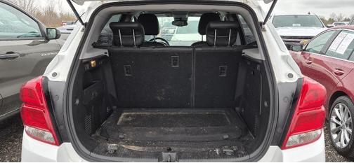 Summit White 2022 Chevrolet Trax LT