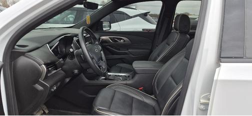 Summit White 2023 Chevrolet Traverse Premier