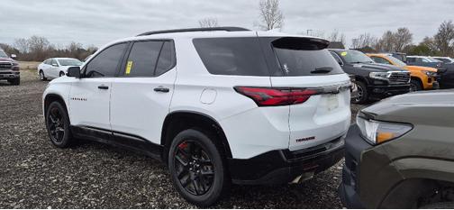 Summit White 2023 Chevrolet Traverse Premier