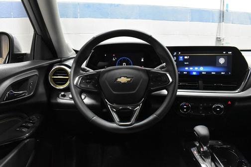 Sterling Gray Metallic 2024 Chevrolet Trax LT