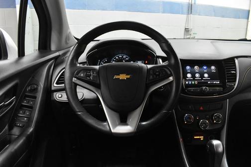Silver Ice Metallic 2022 Chevrolet Trax LT