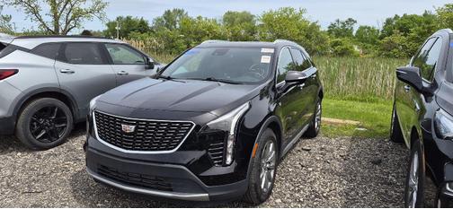 Stellar Black Metallic 2021 Cadillac XT4 Premium Luxury