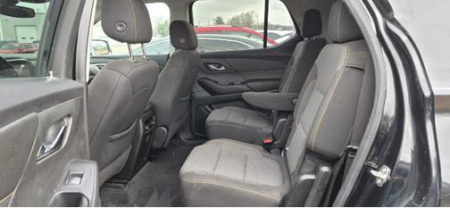 Mosaic Black Metallic 2020 Chevrolet Traverse LT Cloth