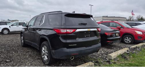 Mosaic Black Metallic 2020 Chevrolet Traverse LT Cloth