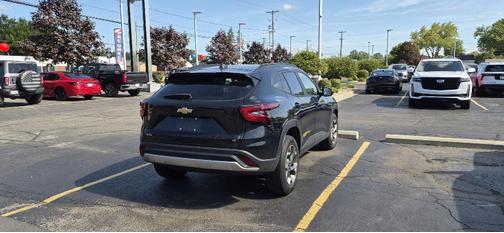 Mosaic Black Metallic 2024 Chevrolet Trax LT