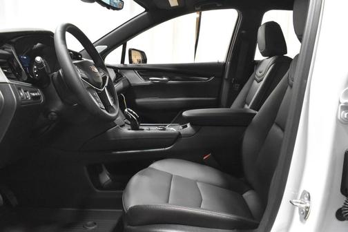 Crystal White Tricoat 2026 Cadillac XT5 Premium Luxury