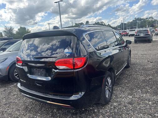 2020 Chrysler Pacifica Touring-L Plus