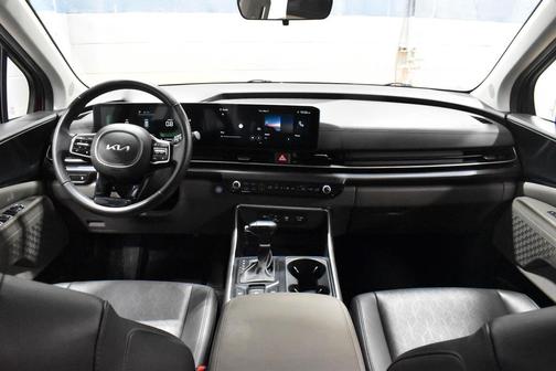 Flare Red 2025 Kia Carnival LXS