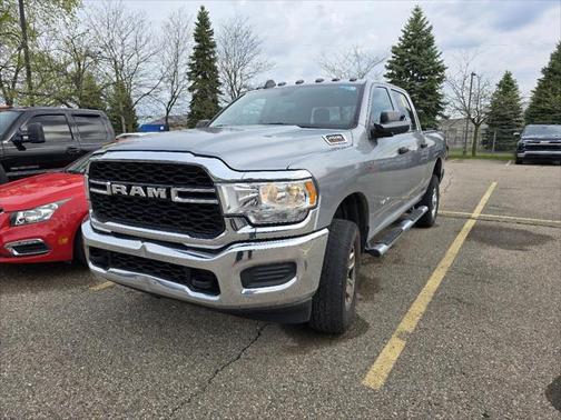 2019 RAM 2500 Tradesman Crew Cab 4x4 6'4' Box