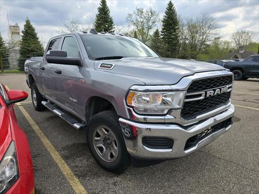2019 RAM 2500 Tradesman Crew Cab 4x4 6'4' Box